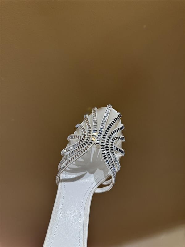 20251128101325177 300